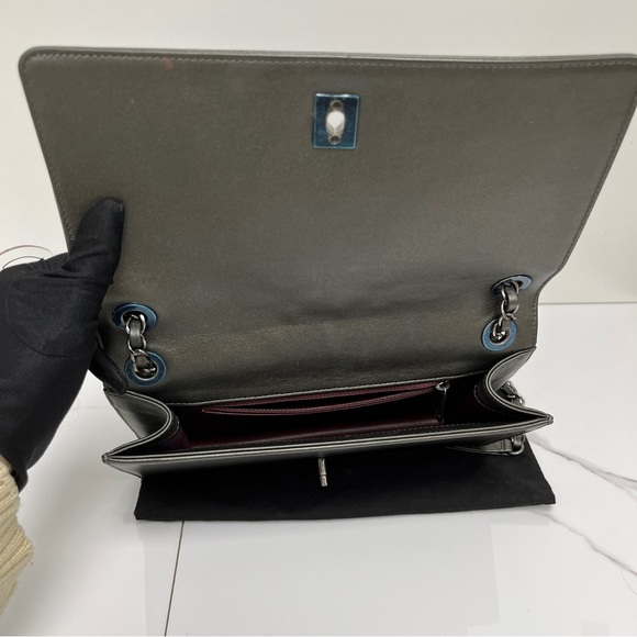 Chanel Flap Bag With 4 Grommets - Picture 4 of 5